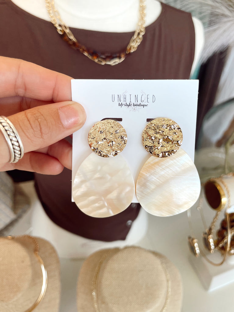 Teardrop Shell & Hammered Round Earrings - Cream/Gold