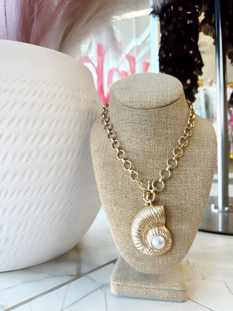 Statement Shell Necklace