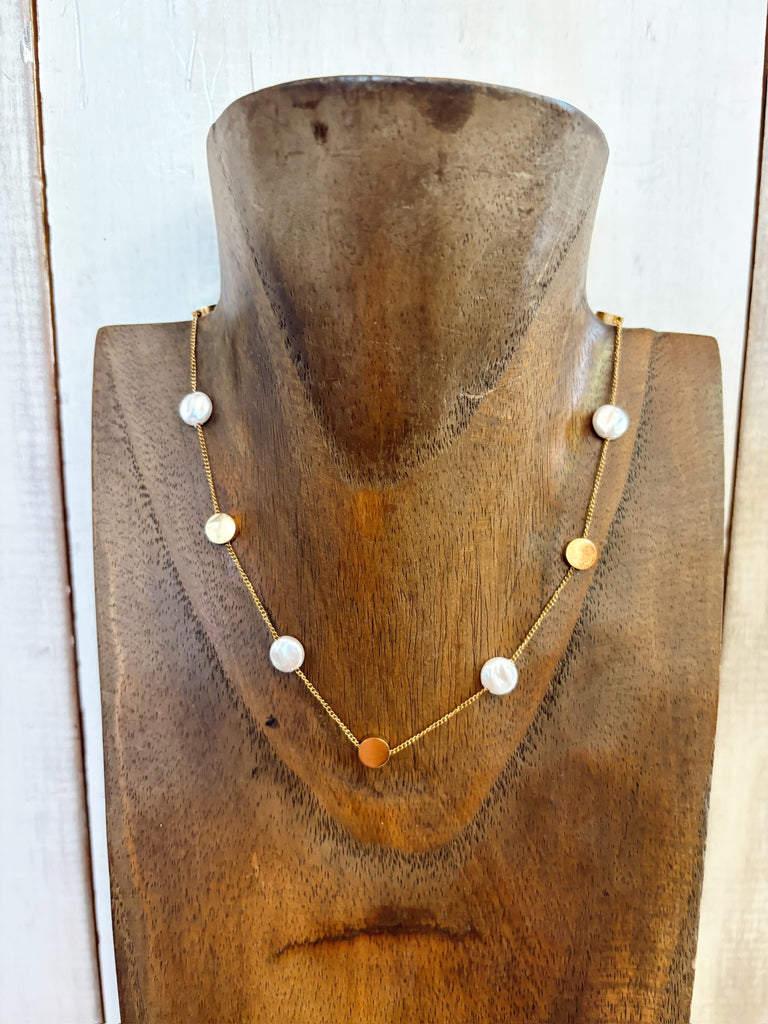 Circle Gold & Pearl Necklace
