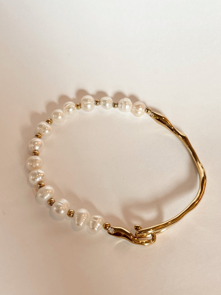 Classy Pearl Bracelet