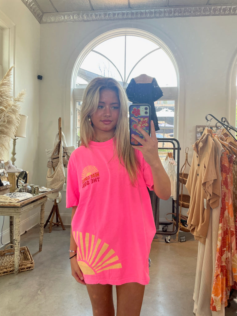 Here Comes the Sun Tee in Hot Pink