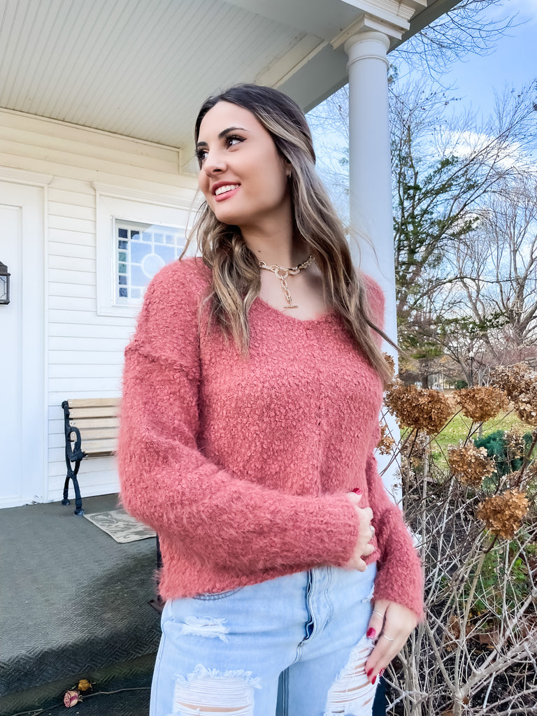 15 Fuzzy Sweater Outfits You Need This Winter - Society19